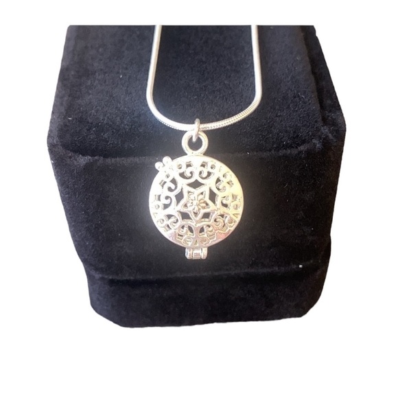 Aromatherapy Locket Necklace Essential Oil Diffuser Sterling‎ Silver Chain - Picture 3 of 6